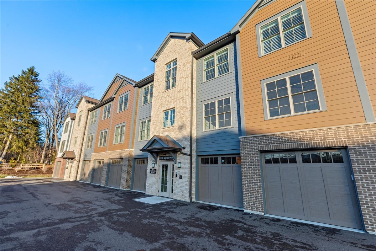 319 South Glendale Avenue Barrington IL 60010