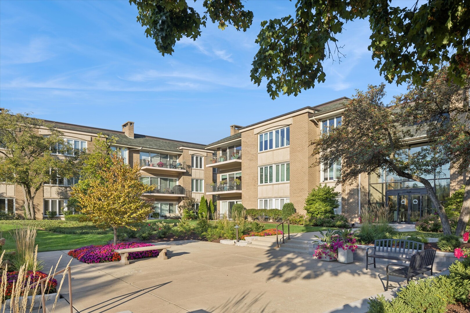 1 Oak Brook Club Drive Oak Brook IL 60523