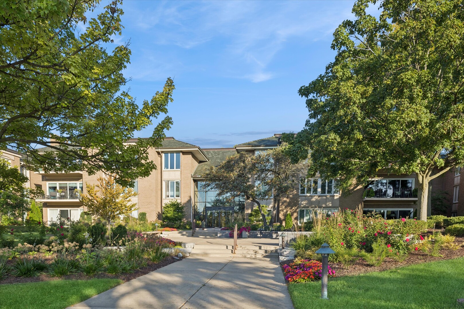 1 Oak Brook Club Drive Oak Brook IL 60523