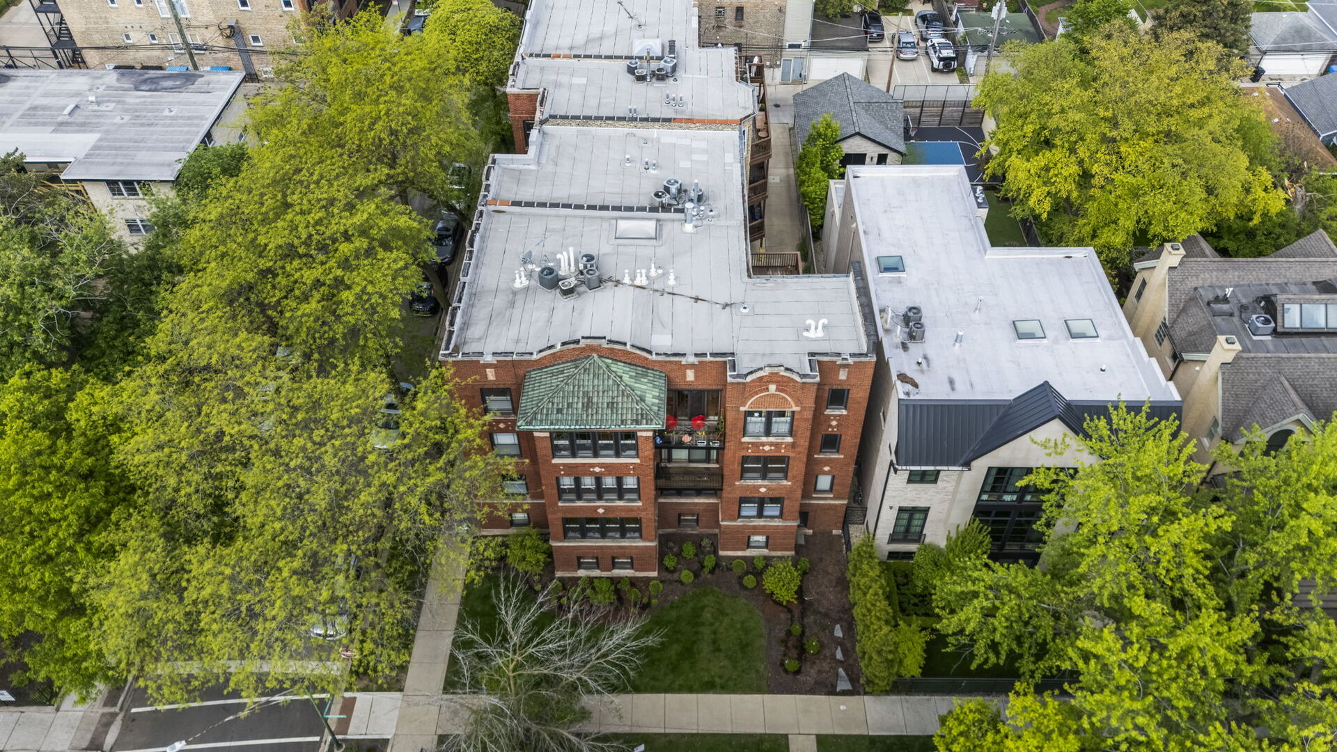 1504 West Cullom Avenue Chicago IL 60613