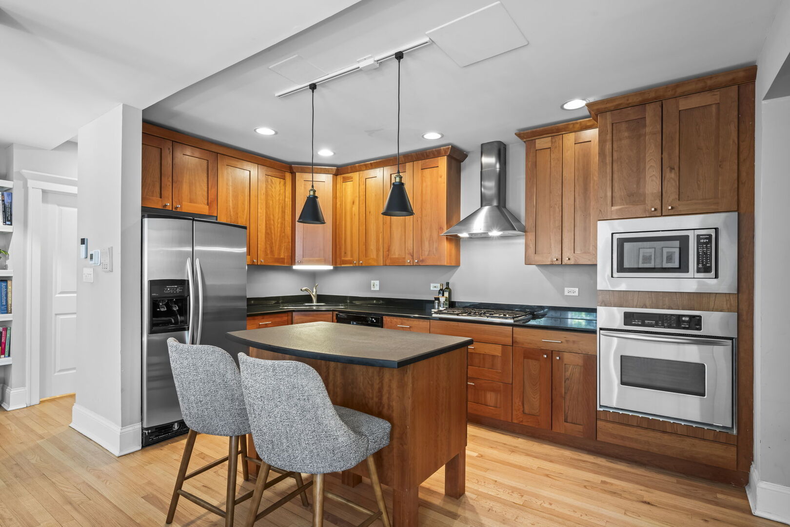 1504 West Cullom Avenue Chicago IL 60613