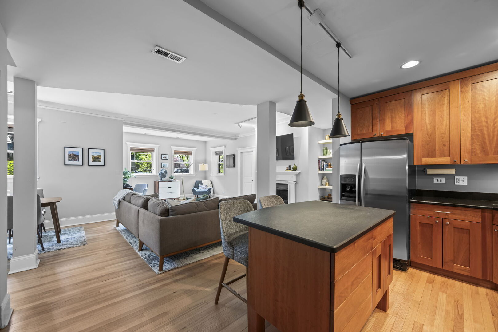 1504 West Cullom Avenue Chicago IL 60613