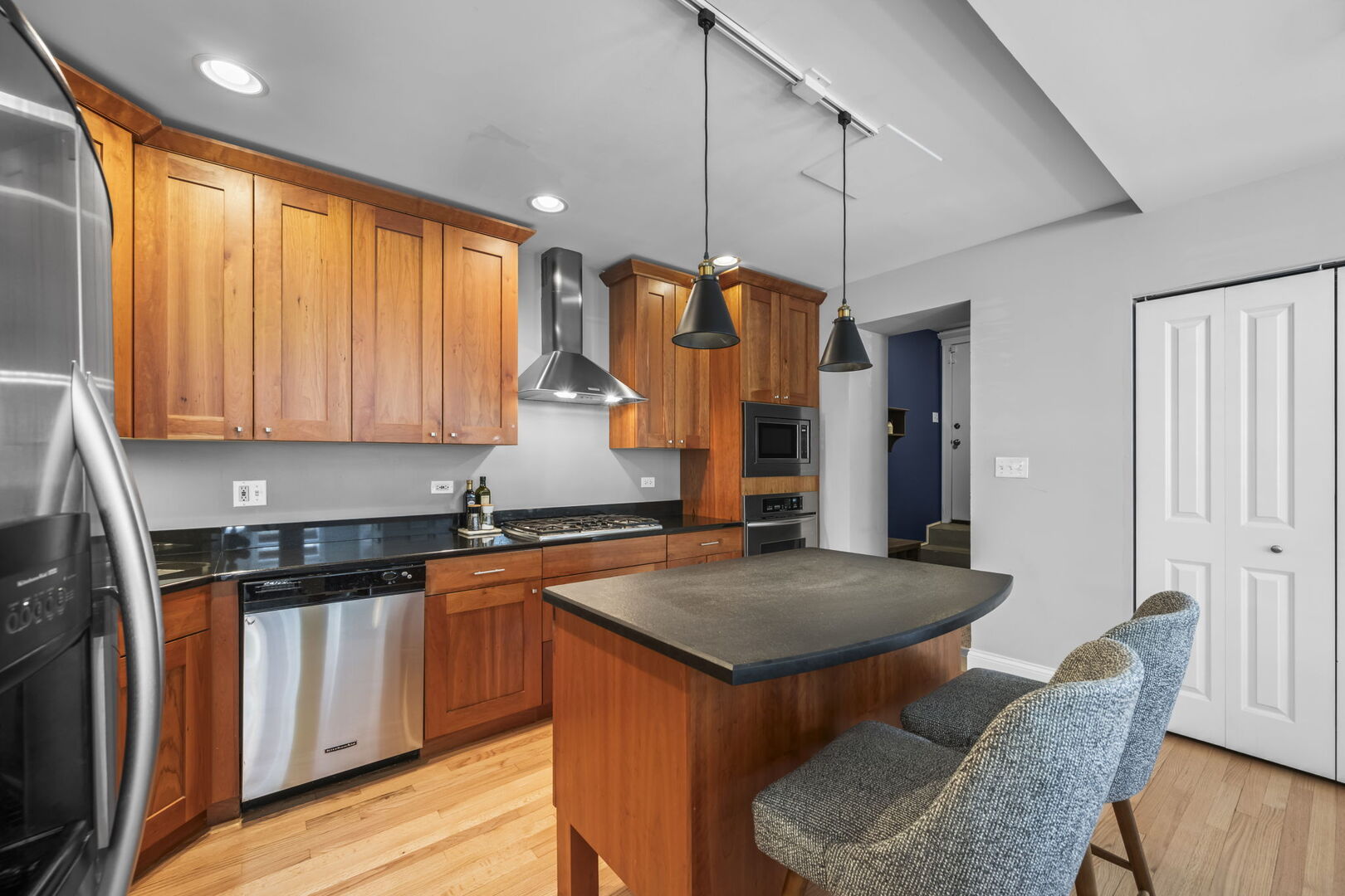 1504 West Cullom Avenue Chicago IL 60613