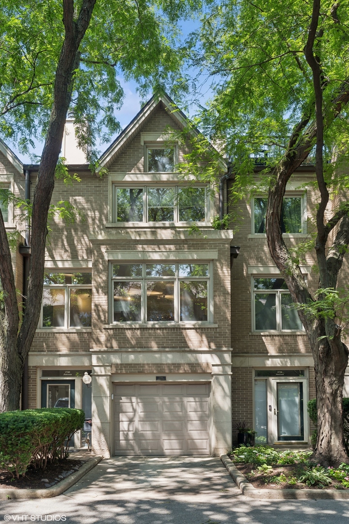 2740 North Janssen Avenue Chicago IL 60614