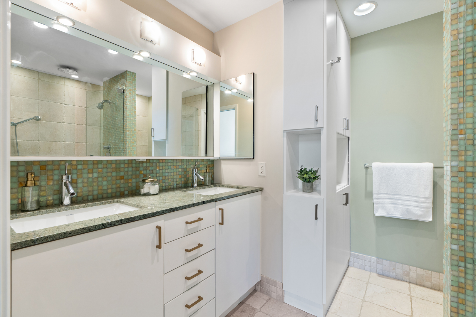 2740 North Janssen Avenue Chicago IL 60614