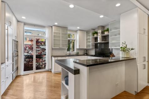 2740 North Janssen Avenue Chicago IL 60614