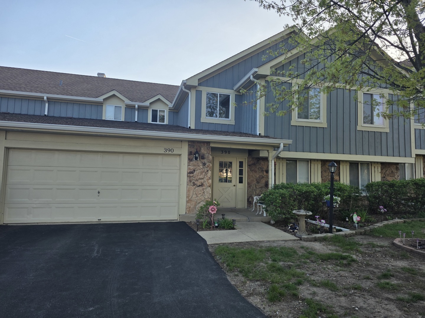 390 Springlake Lane Aurora IL 60504