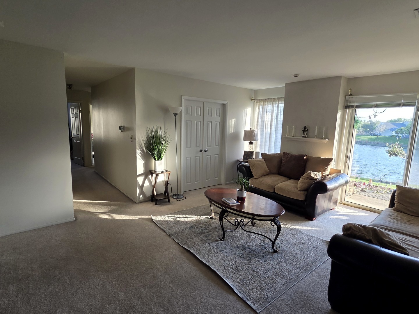 390 Springlake Lane Aurora IL 60504