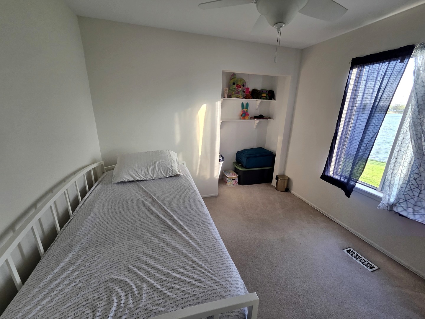 390 Springlake Lane Aurora IL 60504