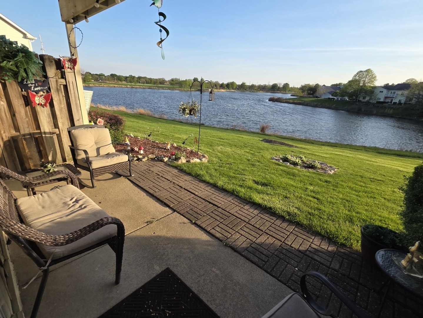 390 Springlake Lane Aurora IL 60504