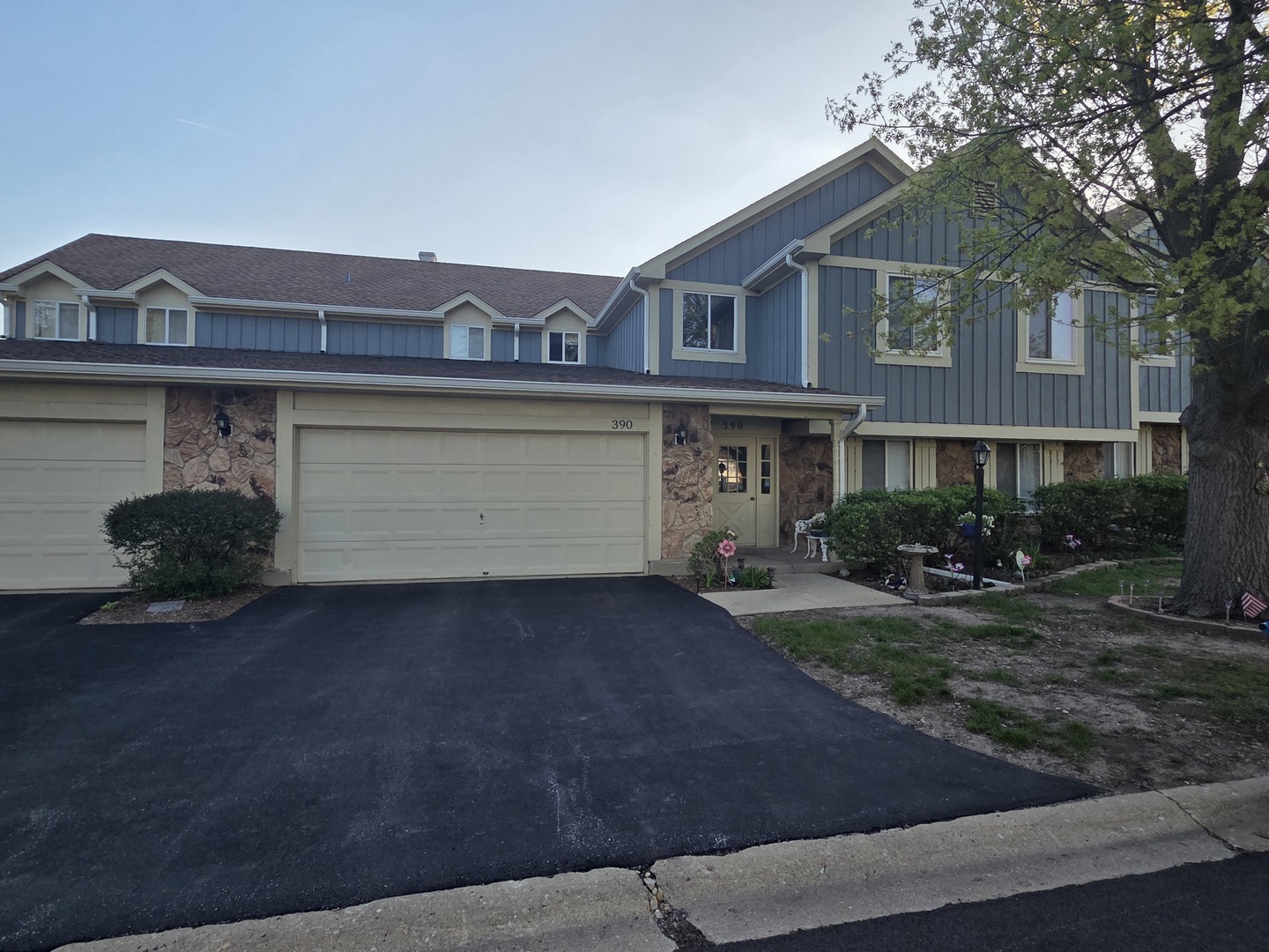 390 Springlake Lane Aurora IL 60504