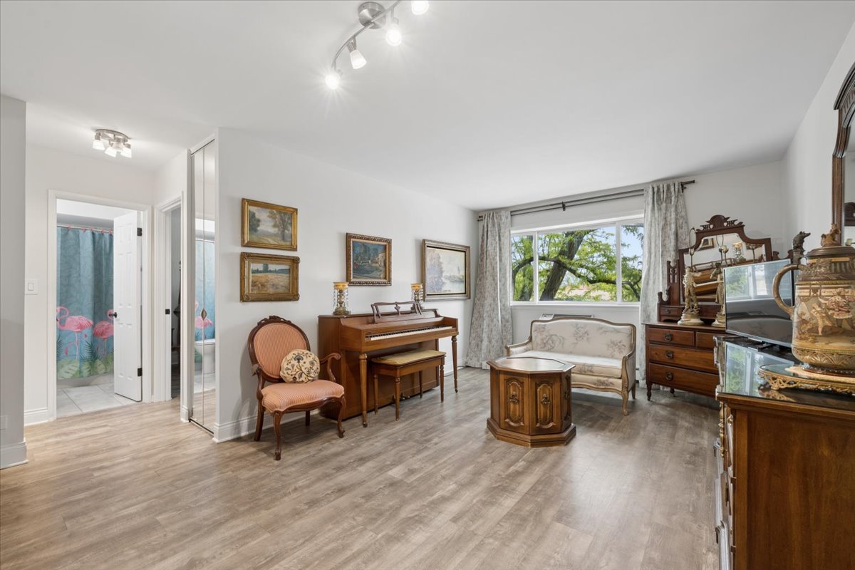 8455 West Leland Avenue Chicago IL 60656