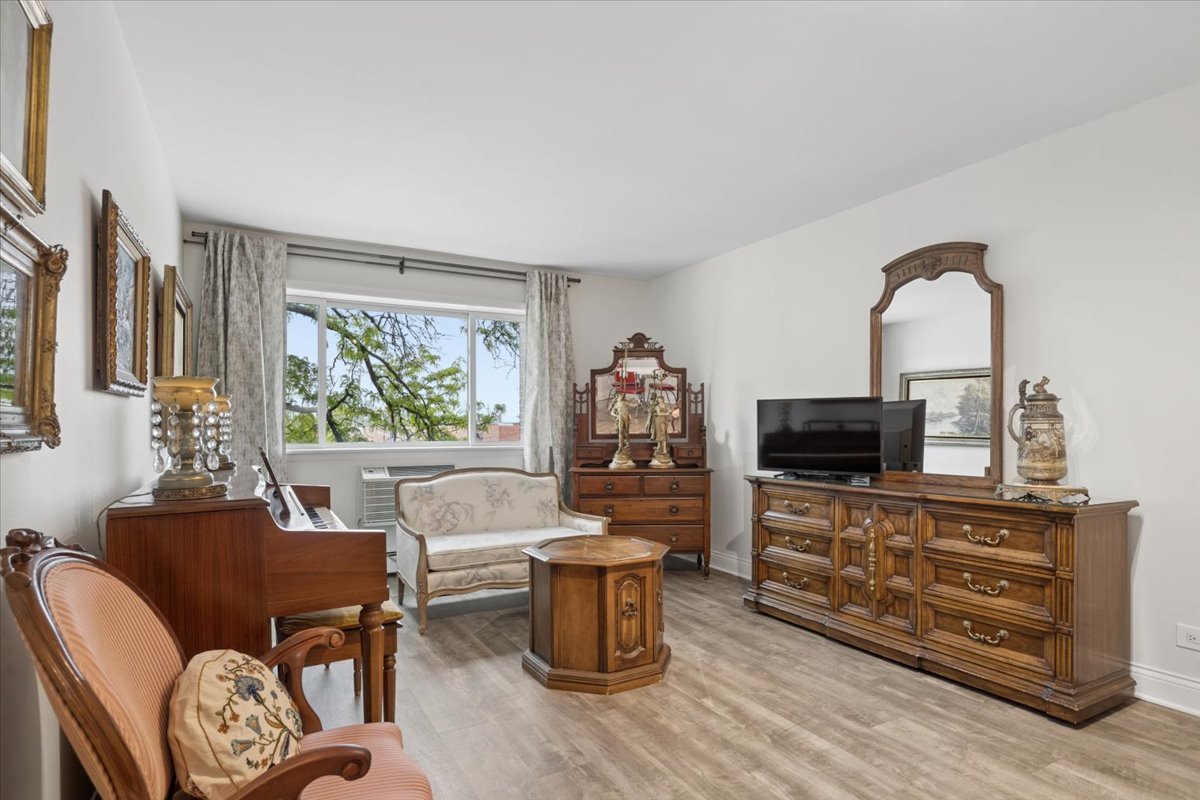 8455 West Leland Avenue Chicago IL 60656