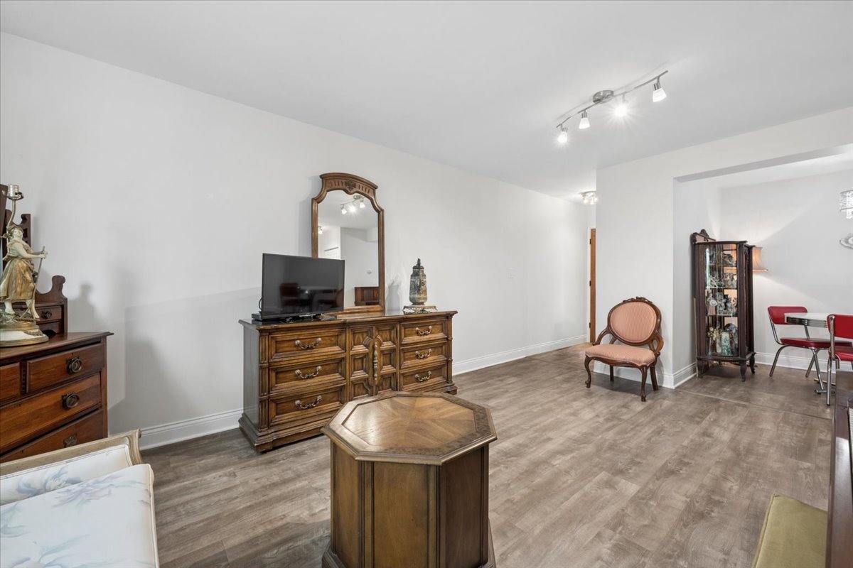 8455 West Leland Avenue Chicago IL 60656