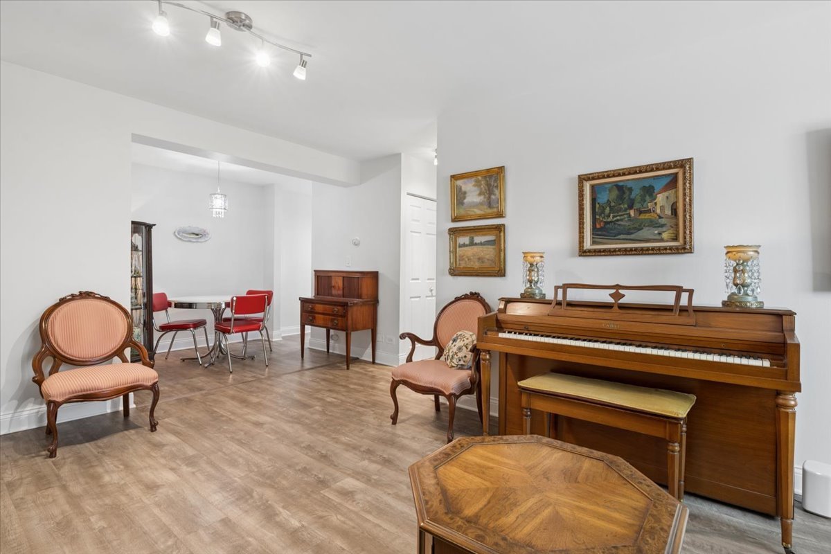 8455 West Leland Avenue Chicago IL 60656