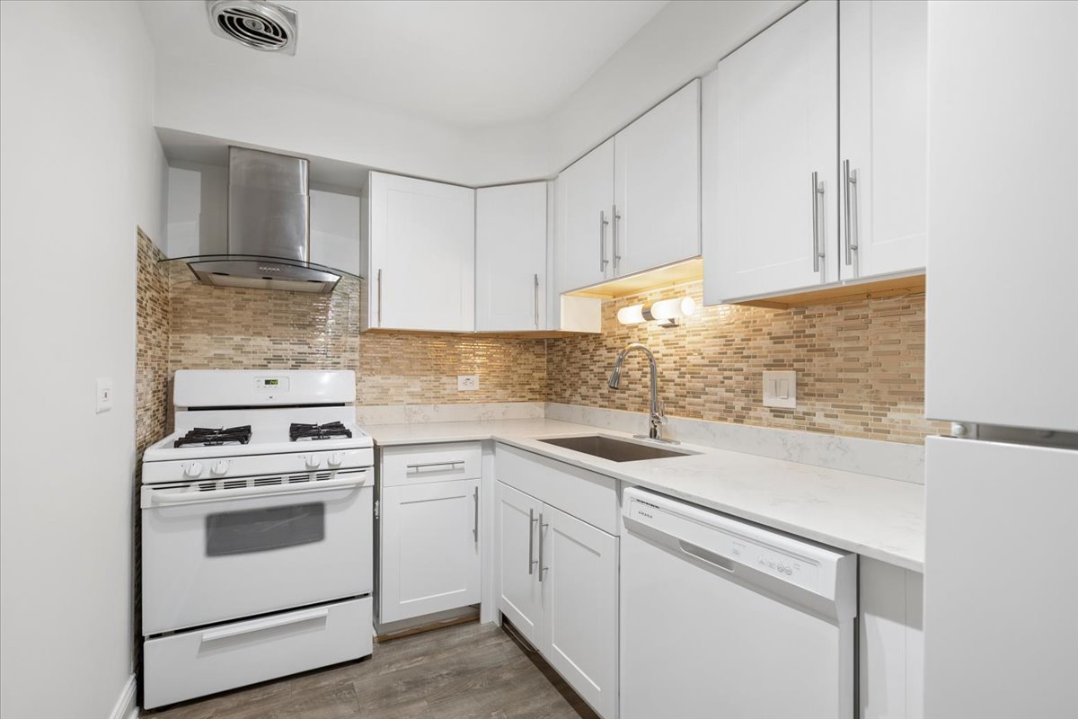 8455 West Leland Avenue Chicago IL 60656