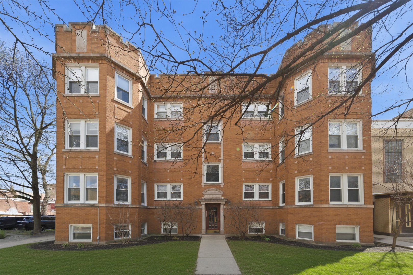 6157 North Richmond Street Chicago IL 60659
