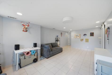 6157 North Richmond Street Chicago IL 60659