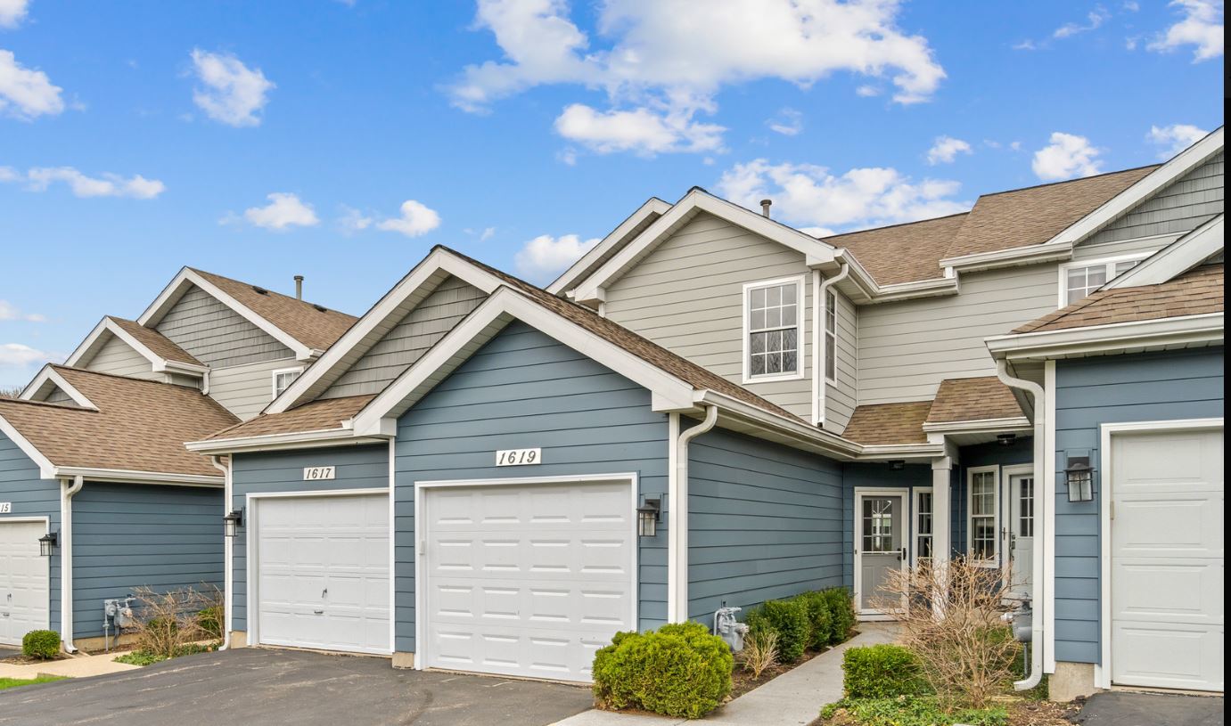 1619 Woodcrest Circle Mundelein IL 60060