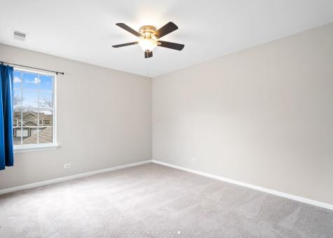 1619 Woodcrest Circle Mundelein IL 60060