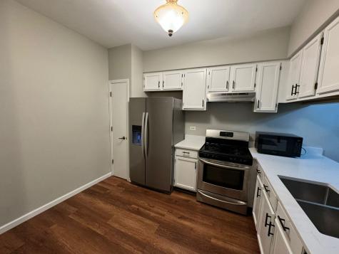 1619 Woodcrest Circle Mundelein IL 60060
