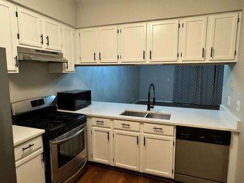 1619 Woodcrest Circle Mundelein IL 60060