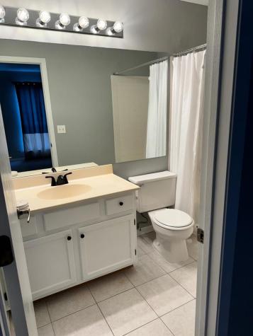 1619 Woodcrest Circle Mundelein IL 60060