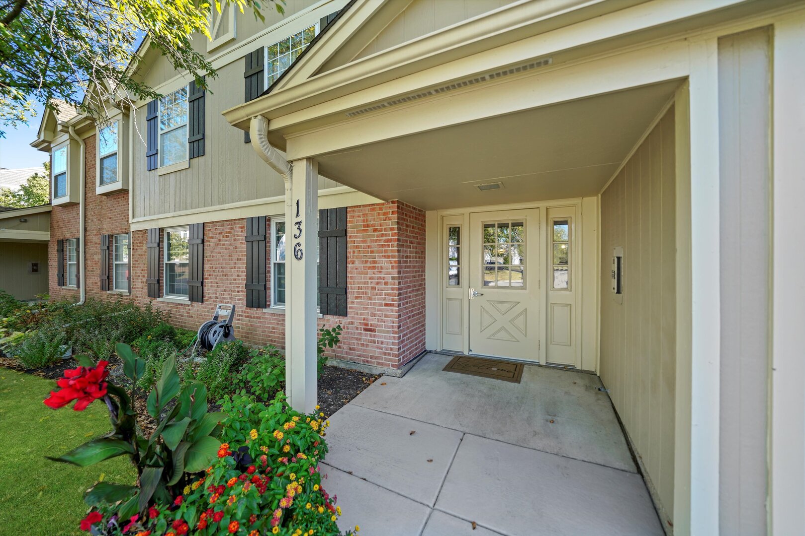 136 Wolcott Court Schaumburg IL 60193