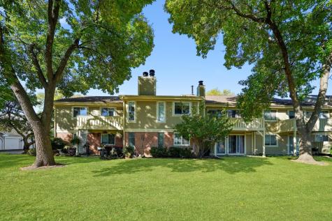 136 Wolcott Court Schaumburg IL 60193