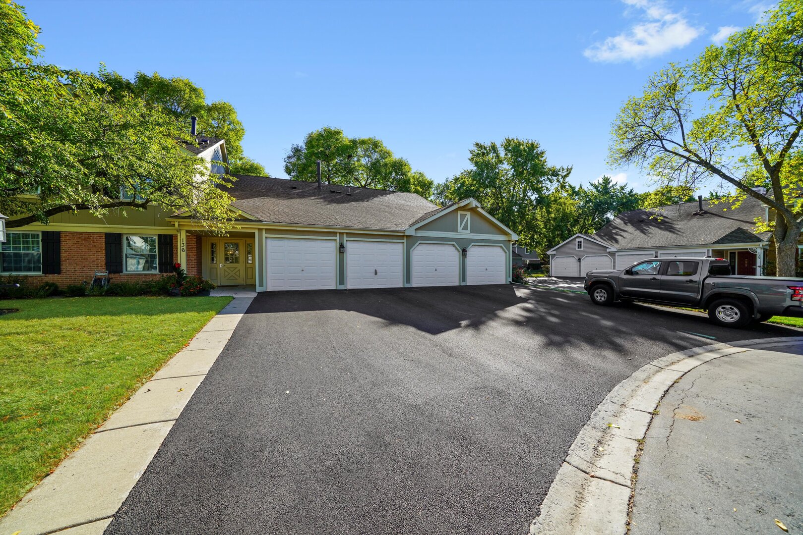 136 Wolcott Court Schaumburg IL 60193