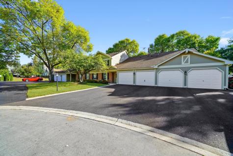 136 Wolcott Court Schaumburg IL 60193