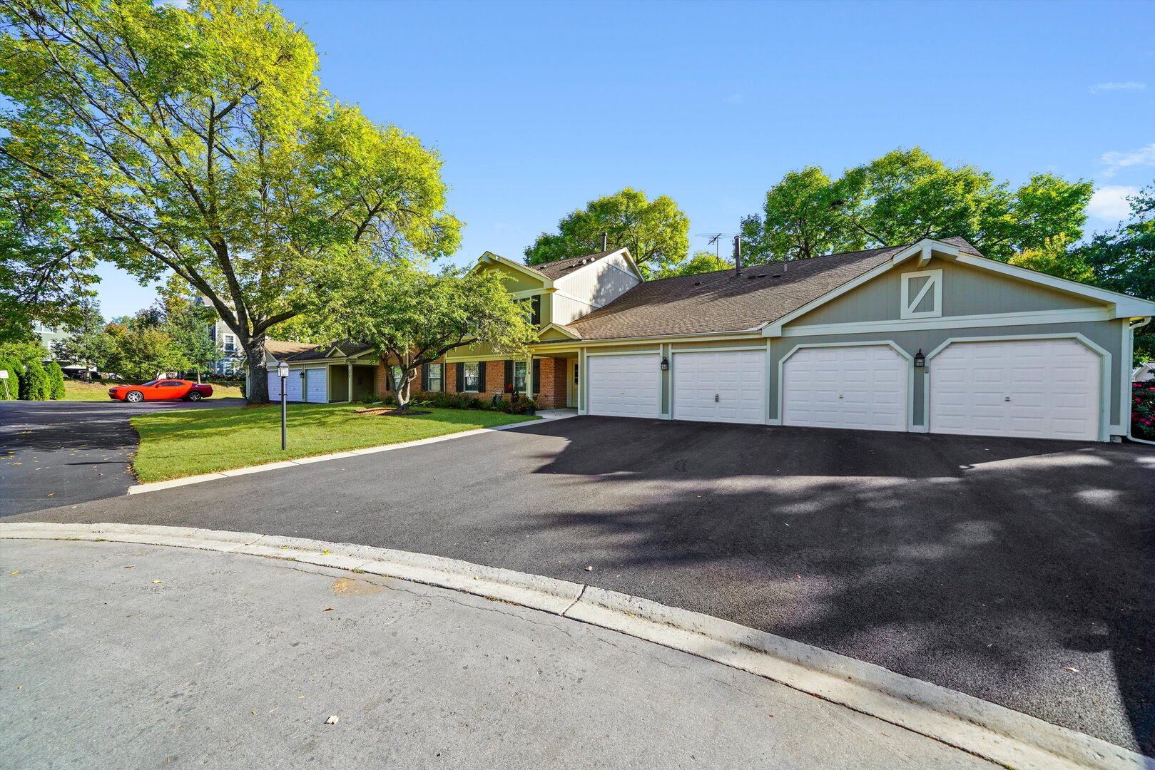 136 Wolcott Court Schaumburg IL 60193