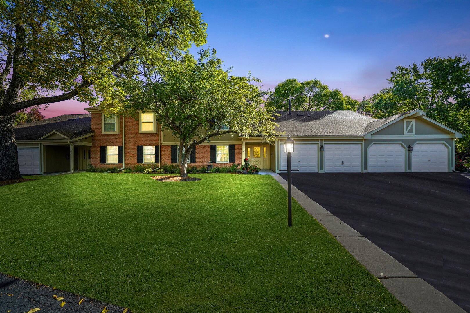 136 Wolcott Court Schaumburg IL 60193