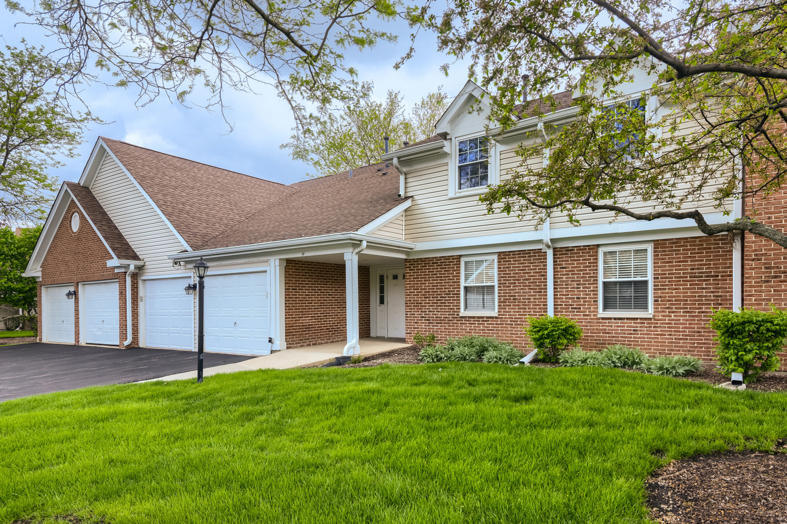 41 Ashburn Court Schaumburg IL 60193