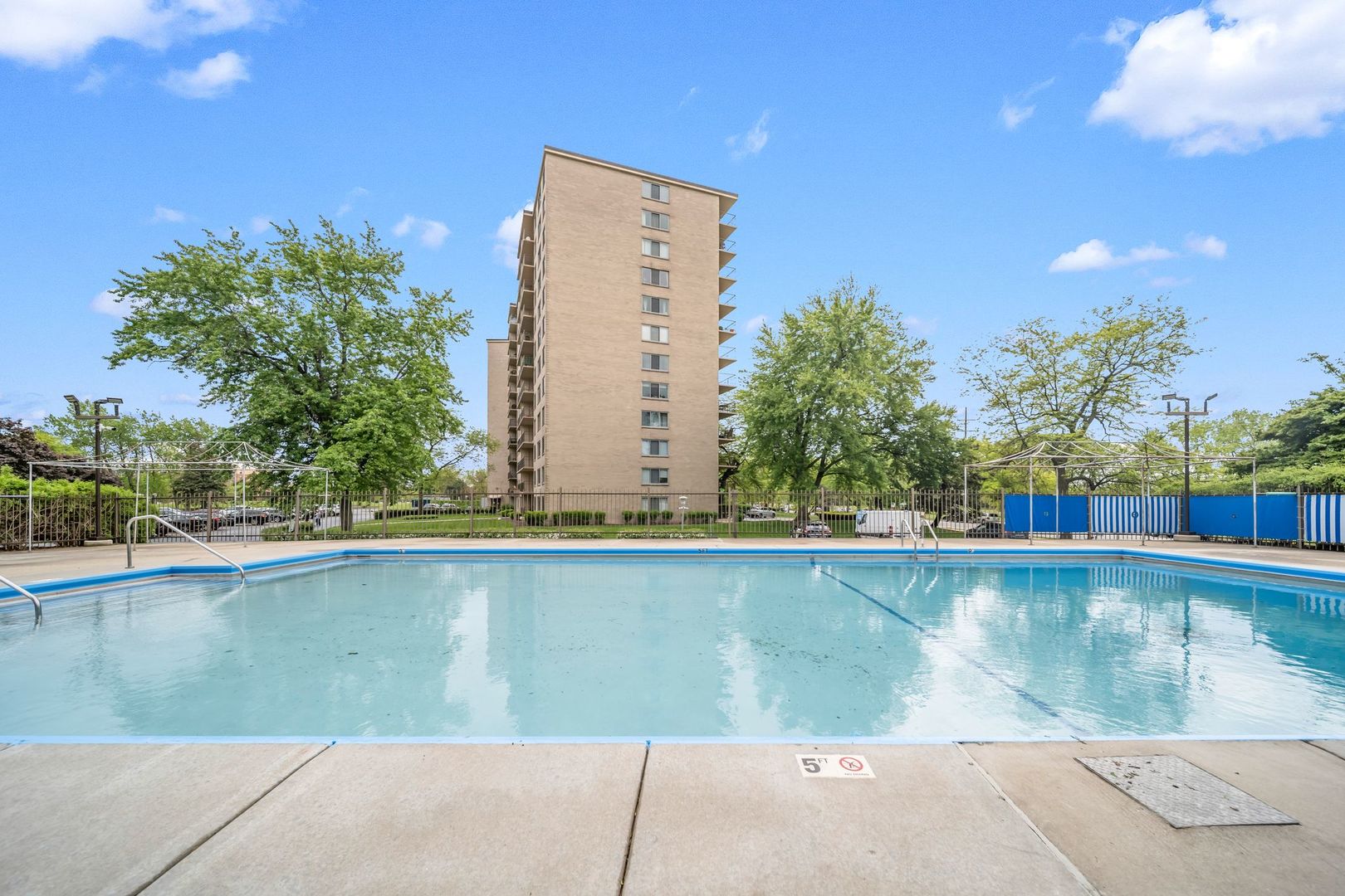 7033 North Kedzie Avenue Chicago IL 60645