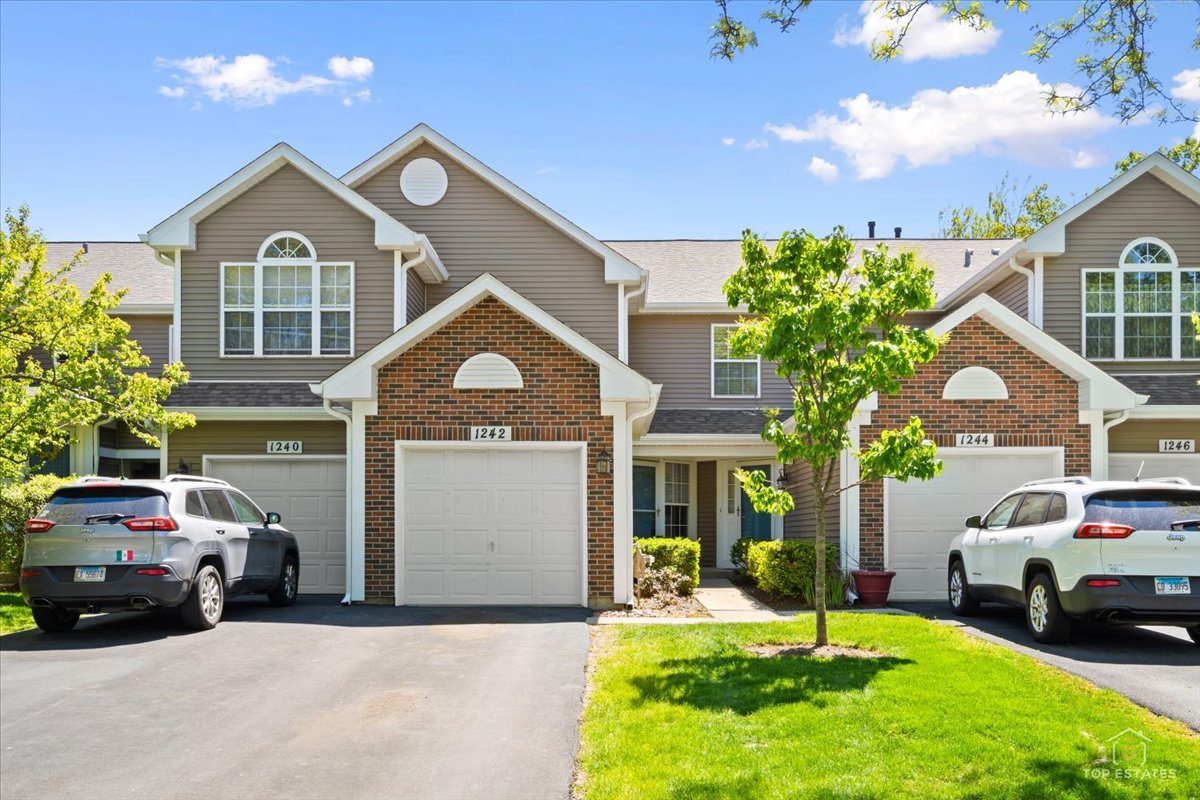 1242 Shawford Way Elgin IL 60120