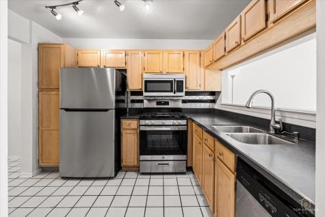 1242 Shawford Way Elgin IL 60120