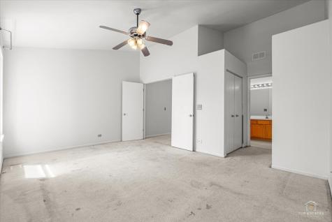 1242 Shawford Way Elgin IL 60120
