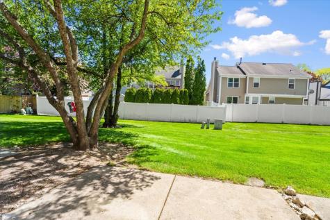 1242 Shawford Way Elgin IL 60120