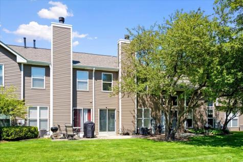 1242 Shawford Way Elgin IL 60120