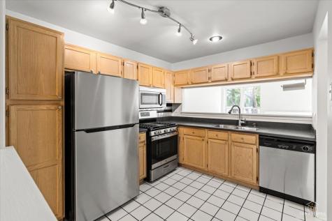 1242 Shawford Way Elgin IL 60120