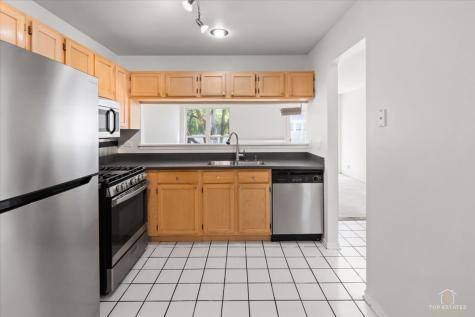 1242 Shawford Way Elgin IL 60120