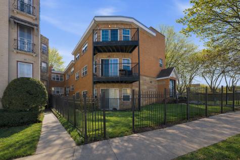 1937 West Pratt Boulevard Chicago IL 60626