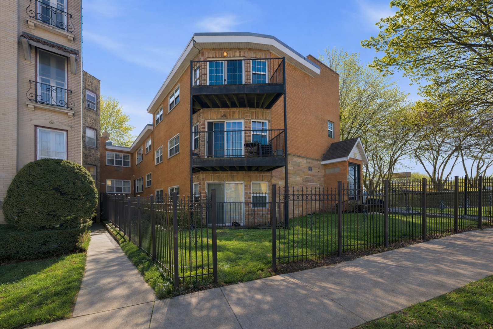 1937 West Pratt Boulevard Chicago IL 60626