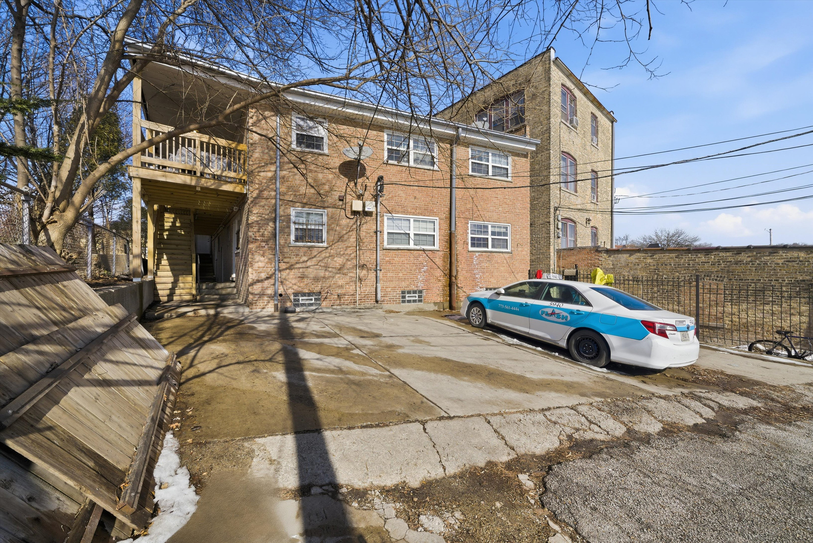 1937 West Pratt Boulevard Chicago IL 60626