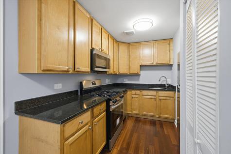1937 West Pratt Boulevard Chicago IL 60626