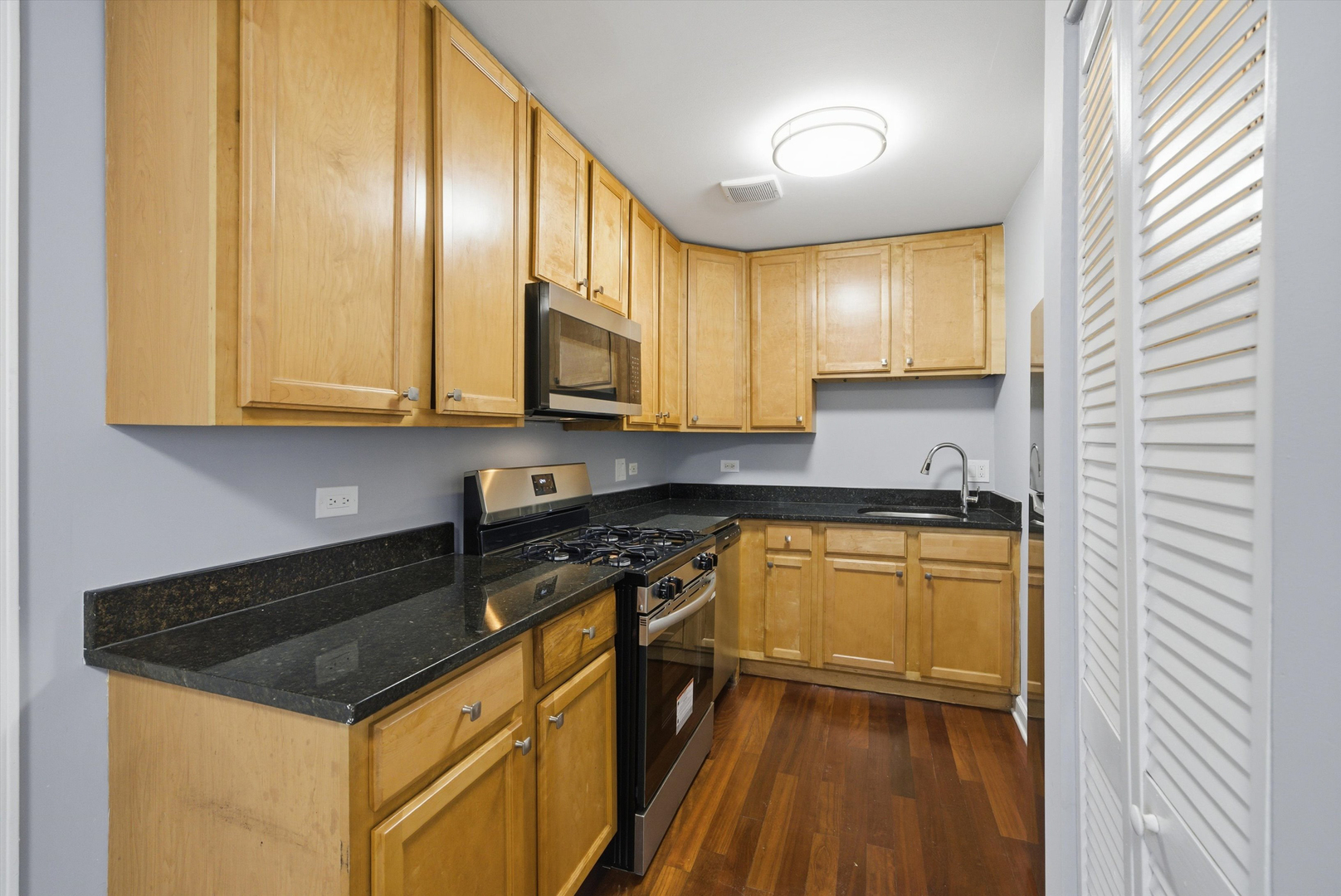 1937 West Pratt Boulevard Chicago IL 60626
