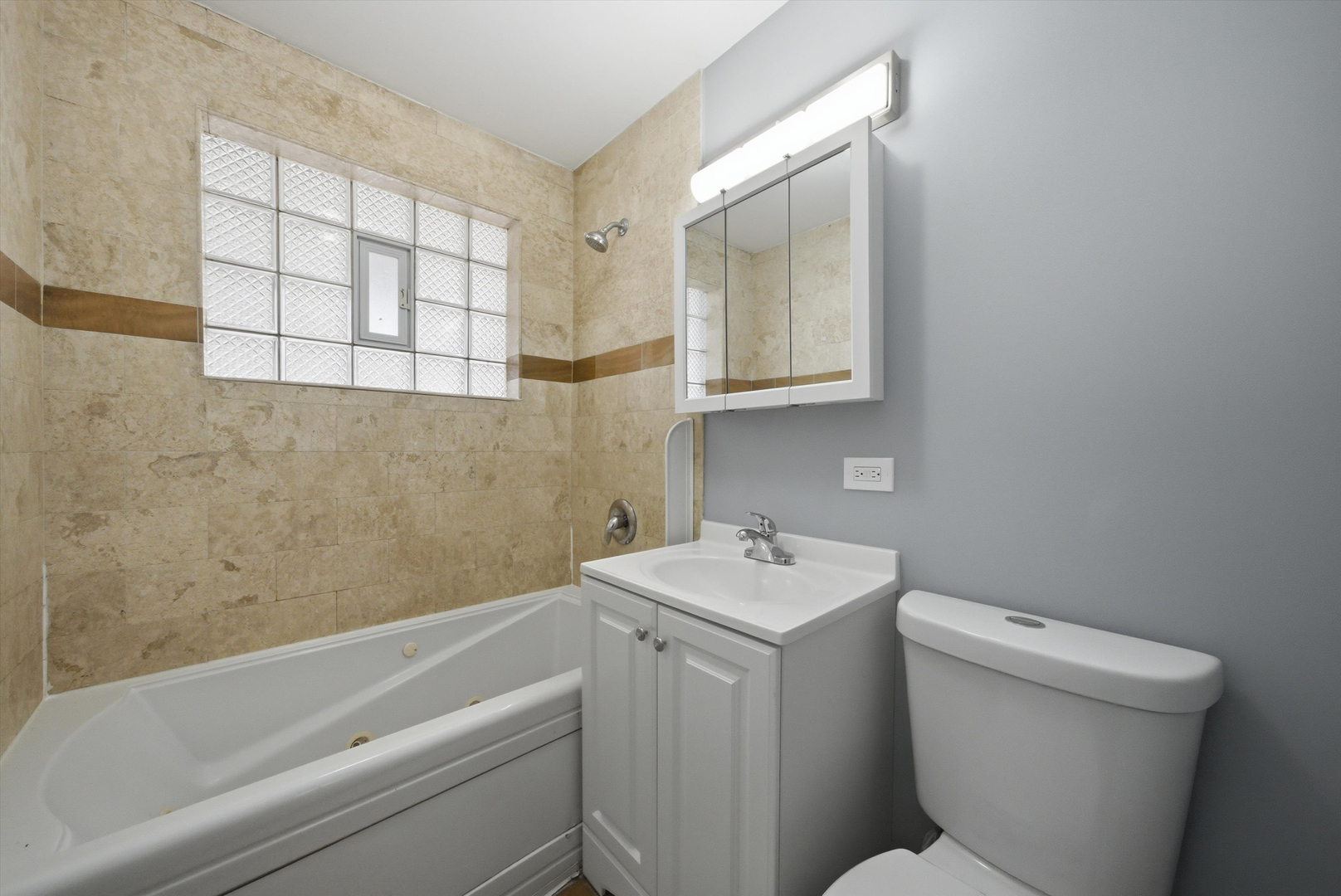 1937 West Pratt Boulevard Chicago IL 60626