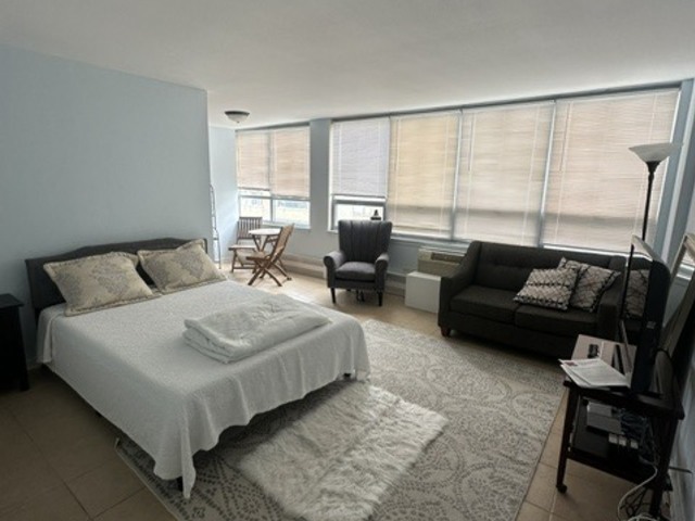 6171 North Sheridan Road Chicago IL 60660