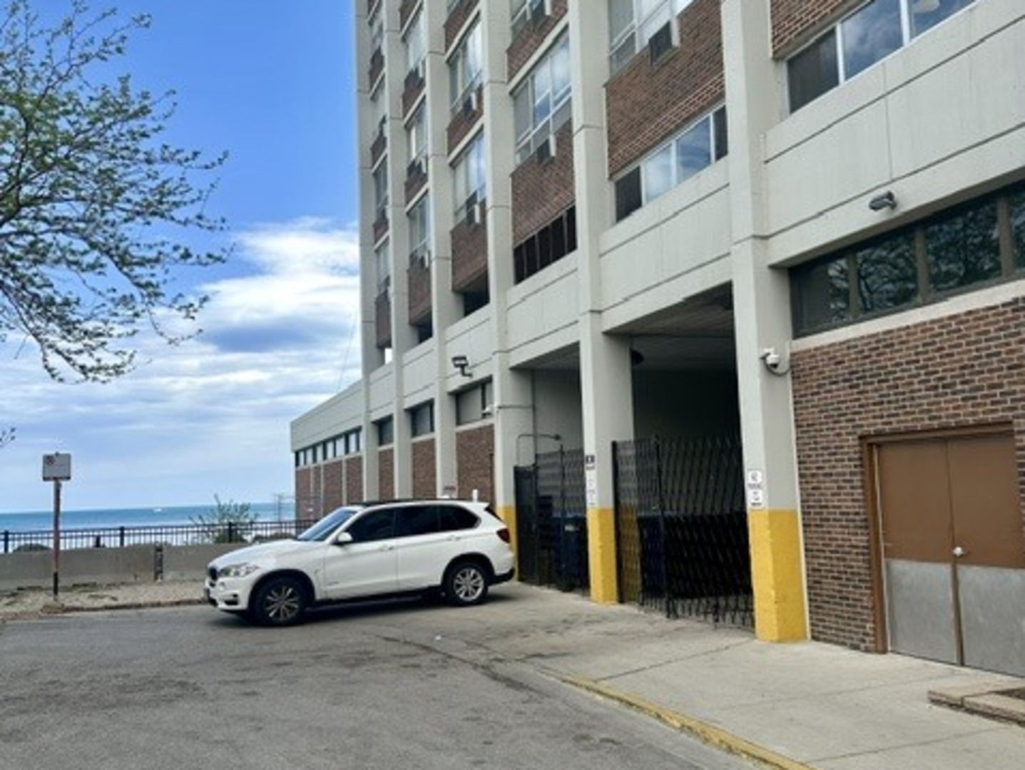 6171 North Sheridan Road Chicago IL 60660